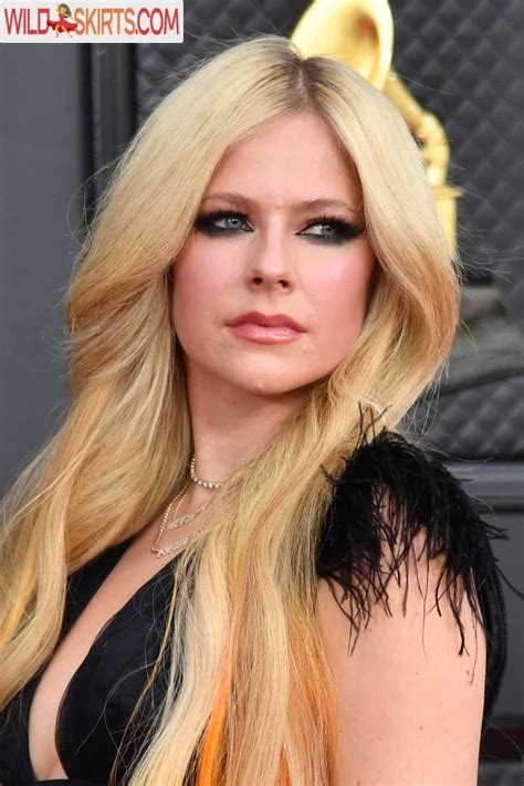 Avril Lavigne's Nude Photo Guide