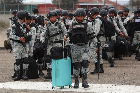 In Pictures Mexican Troops Deployed To Border With Us February 5