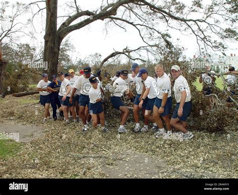 Us Navy Officer Candidate School Ocs Class 05 05 Works Together To